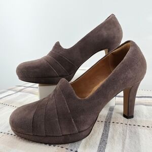 Clarks Artisan Brown Suede Platform Pumps Pleated Almond Toe Heels Women's 9M